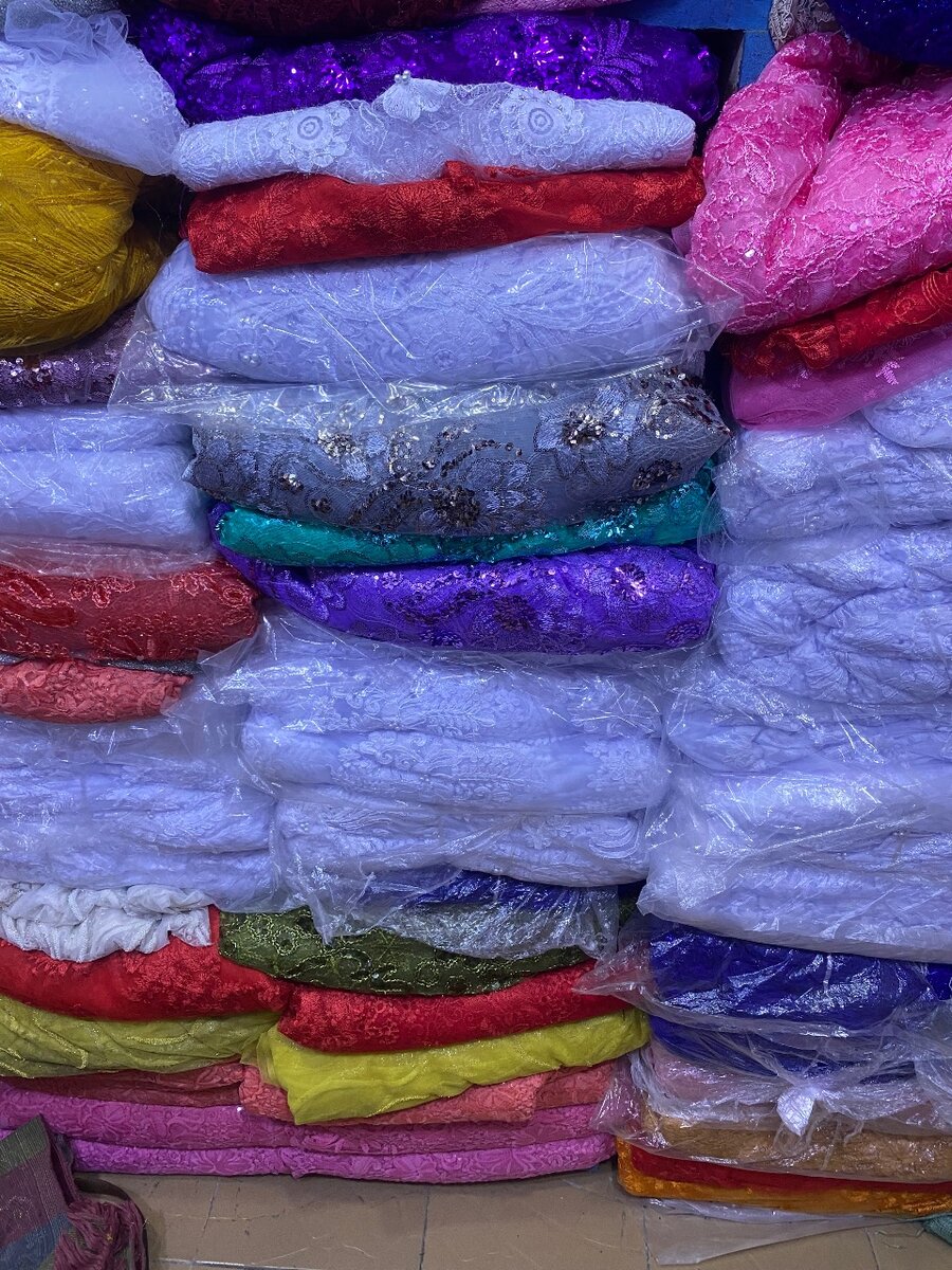 Les dentelles et les tuniques