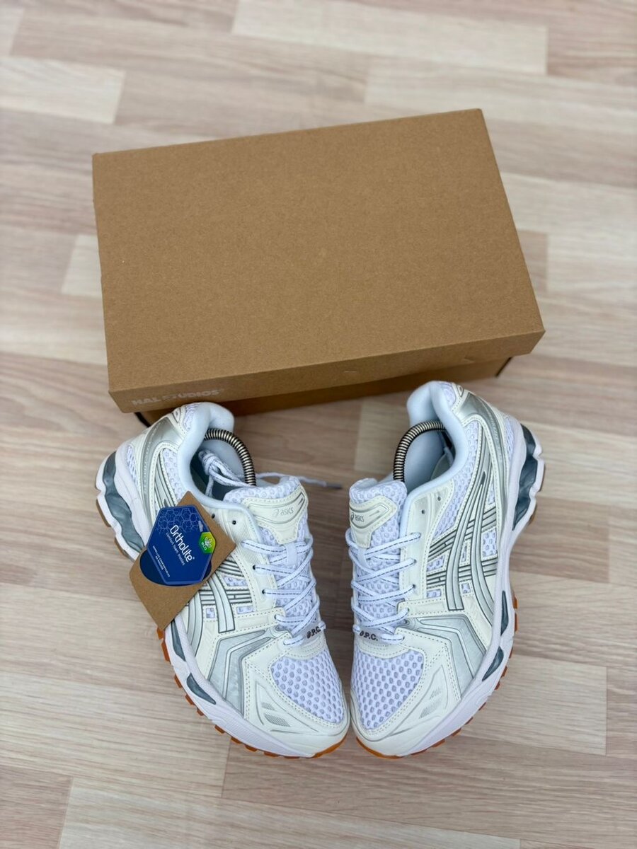 Baskets de course blanches élégantes