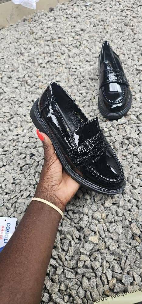 Mocassins noirs en cuir verni