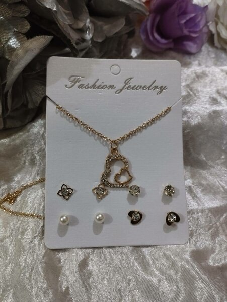 Fancy Heart Pendant Locket Set with Topsor Earings