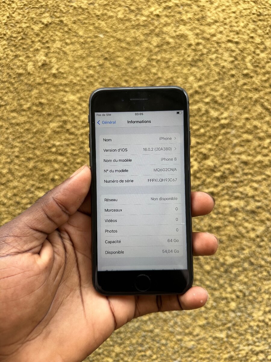 IPHONE 8 SIMPLE 64 G QUASI NEUF