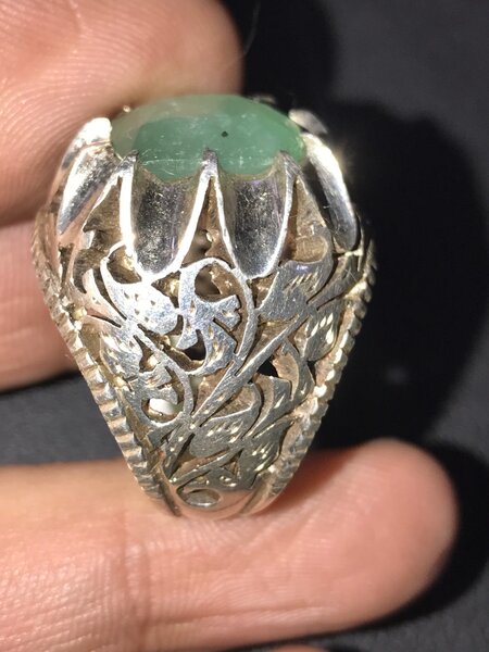 emerald stone silver ring