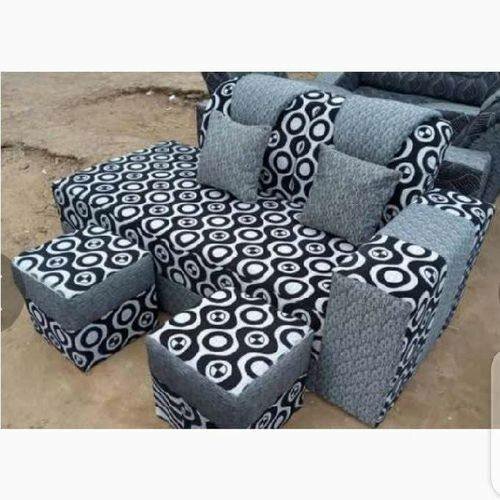 Canapé 3 places avec 2 pouffes