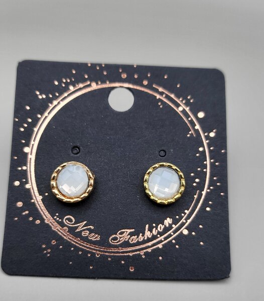 GOLDEN BASE STUD