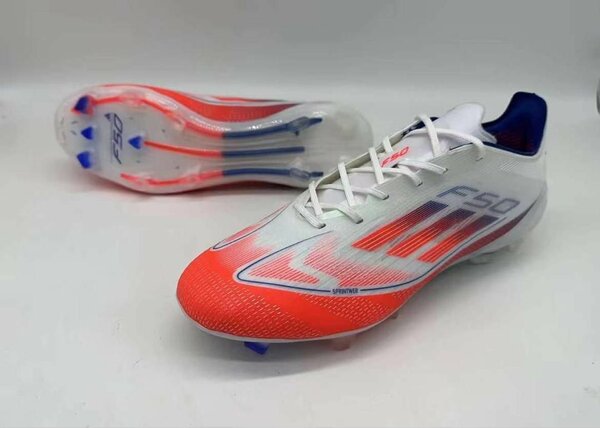 Crampons paire de margue adidas f50