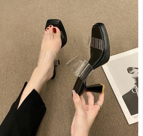 Sandales à talons carrés transparents