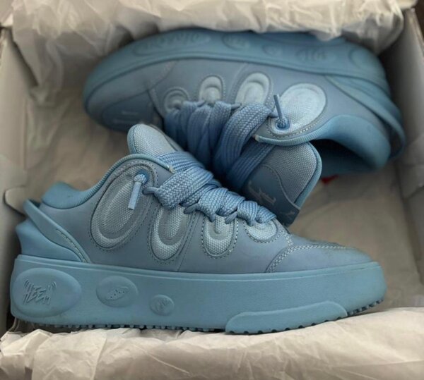 Baskets Noires et Bleues