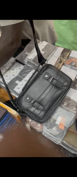 Sac bandoulière noir en cuir