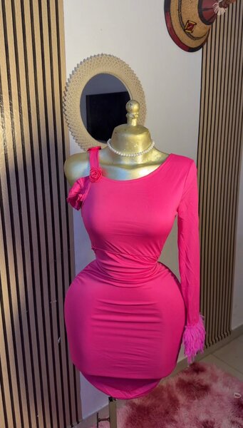 Robe moulante rose chic