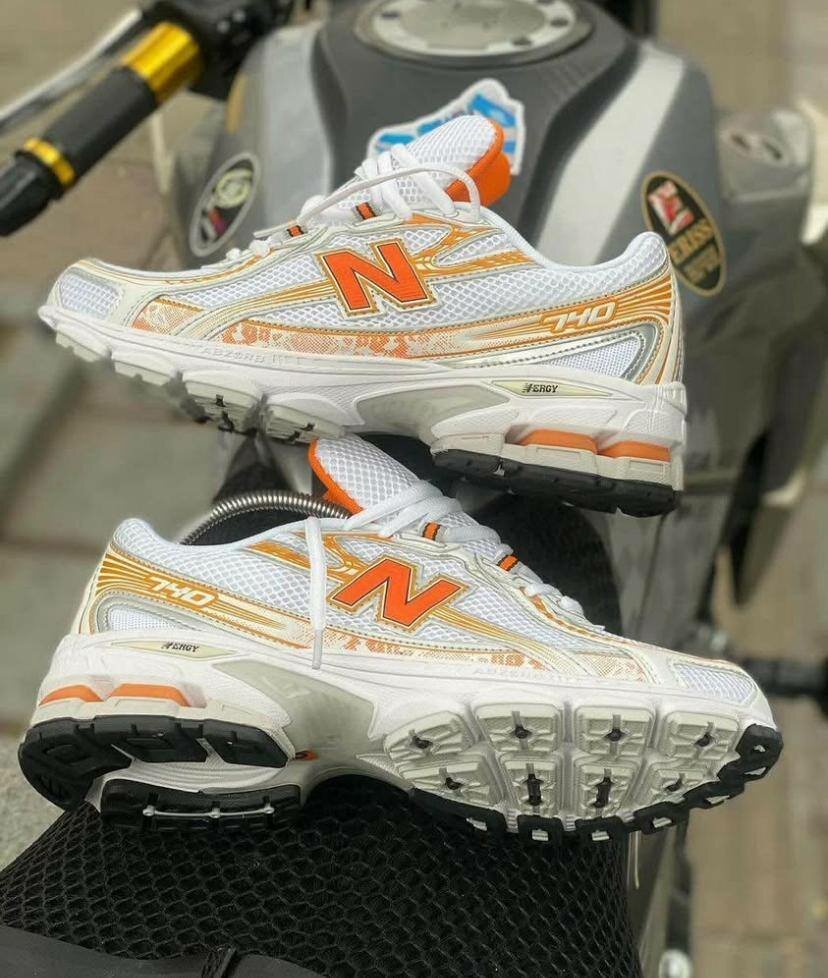 NEW BALANCE 740