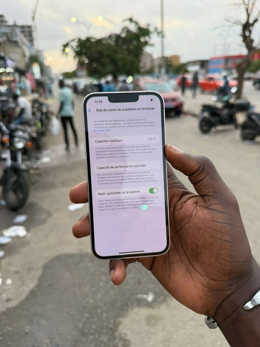 iPhone modèle moderne argenté