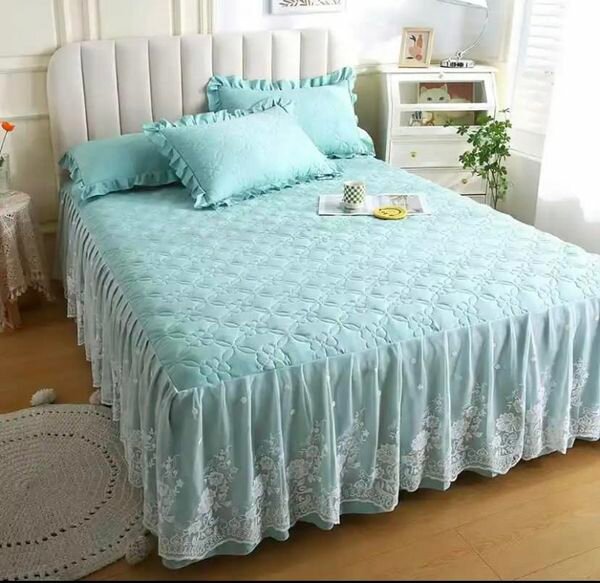 Set for bedroom: bedspread + pillowcases 2+2