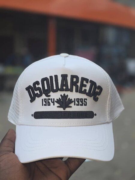 Casquette blanche Dsquared2 élégante
