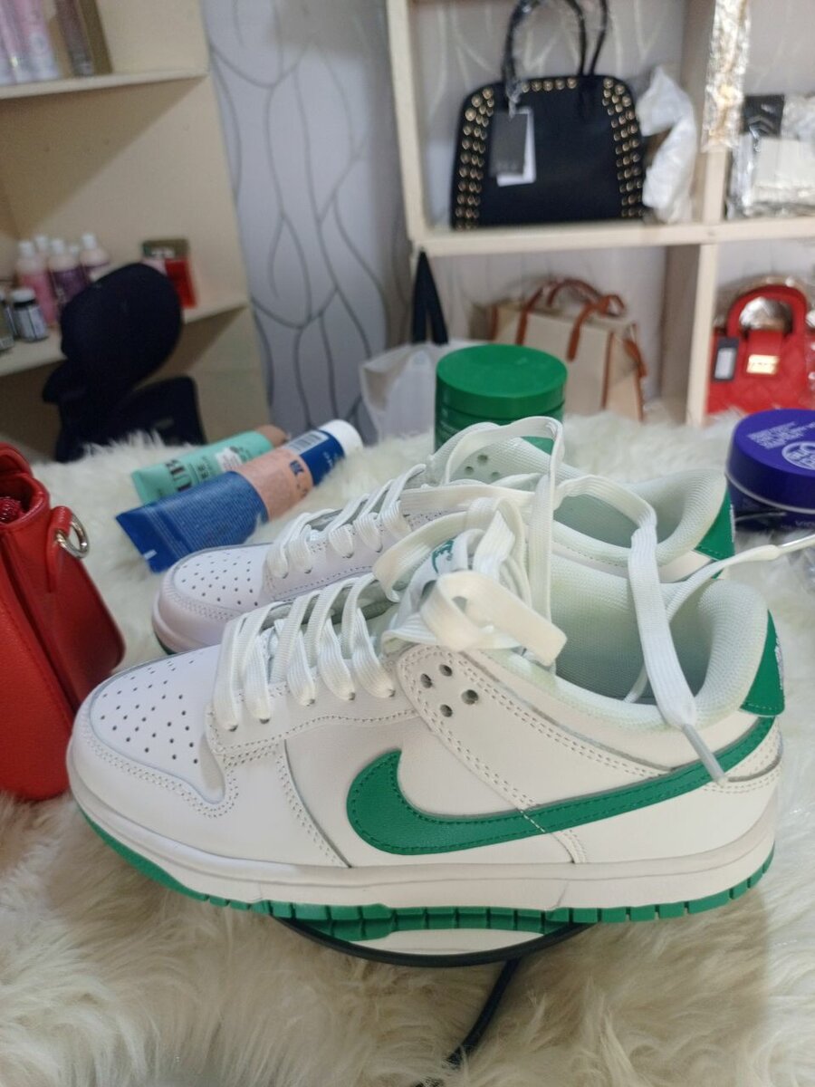 Sneakers blanches et vertes