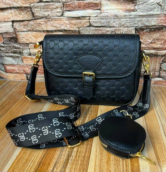 Sac bandoulière en cuir noir