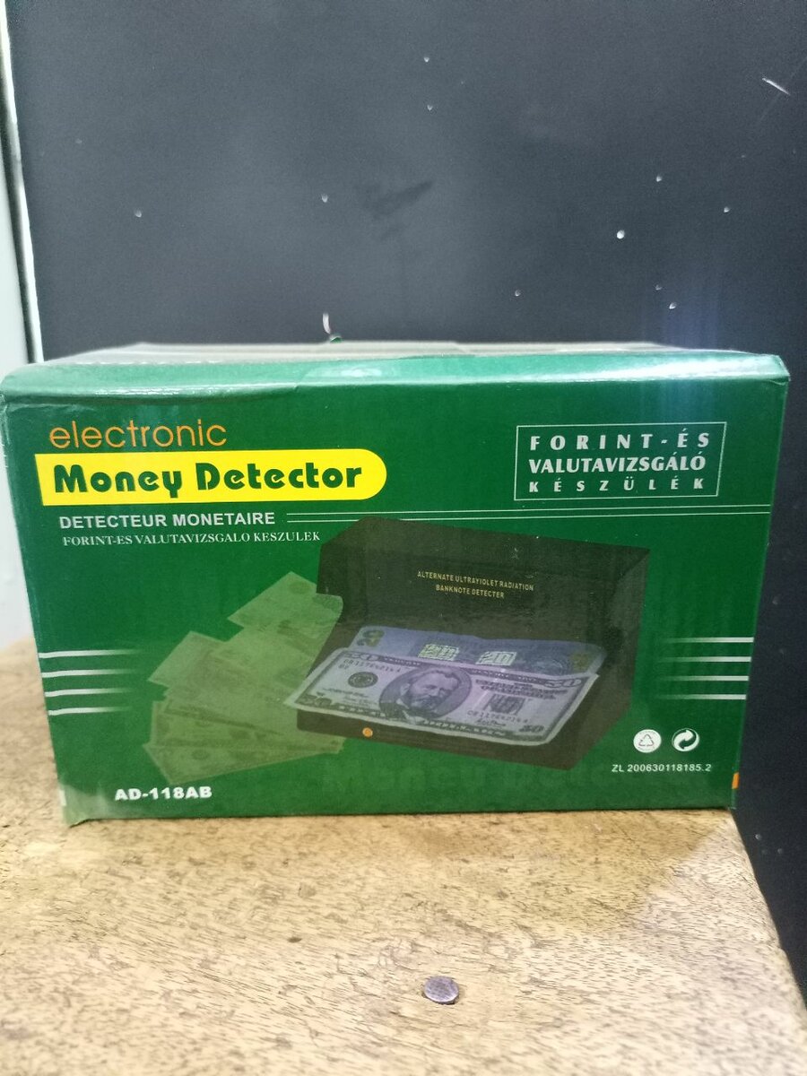 Détecteur de Faux Billets Électronique