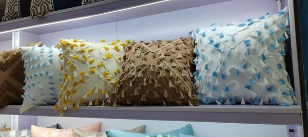 Coussins déco à pompons