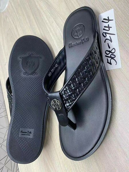 CHAUSSURES EN CUIR