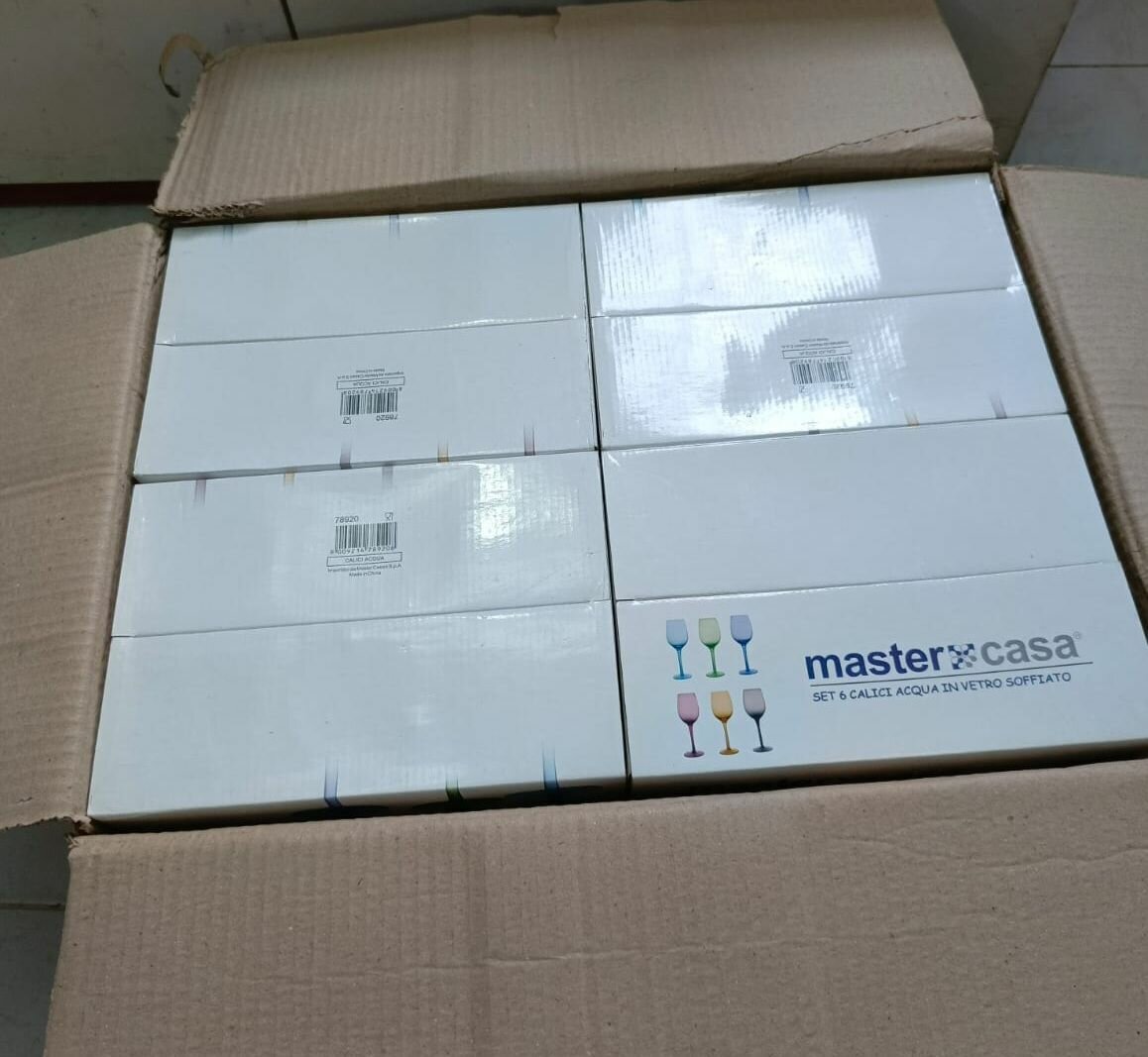 Verres en verre soufflé coloré