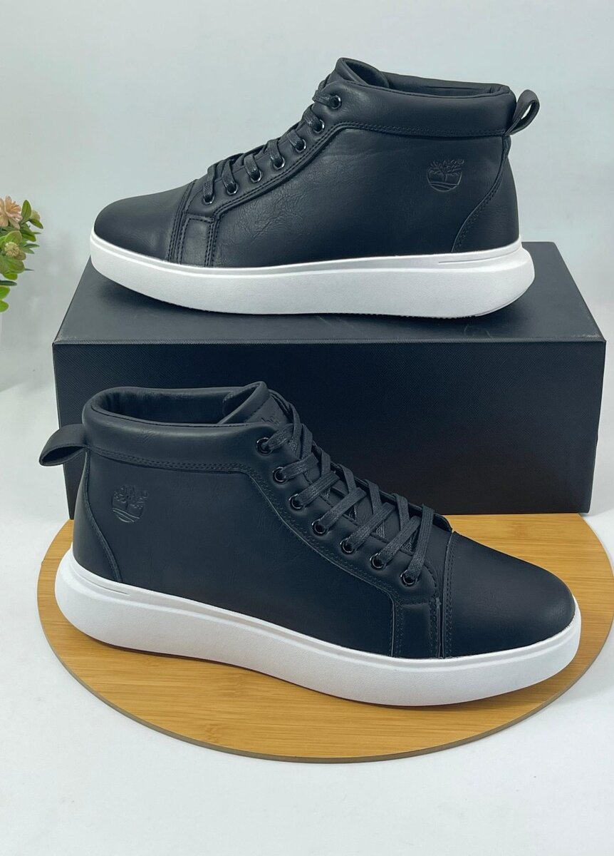 GUCCI BLACK AND WHITE