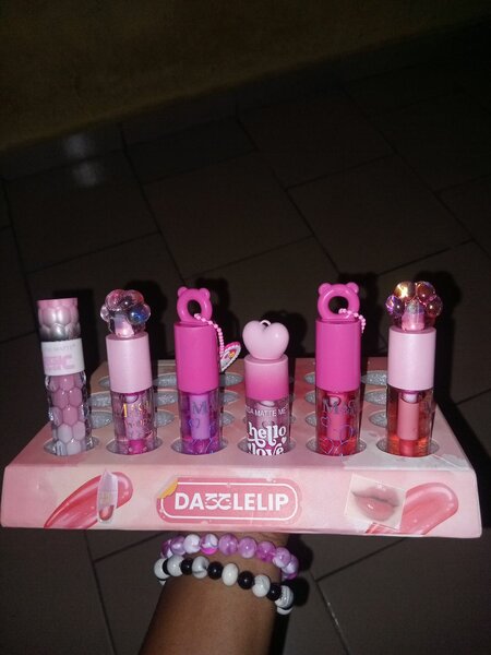 Ensemble de gloss à lèvres colorés