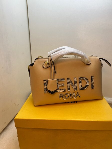 Sac à main élégant beige