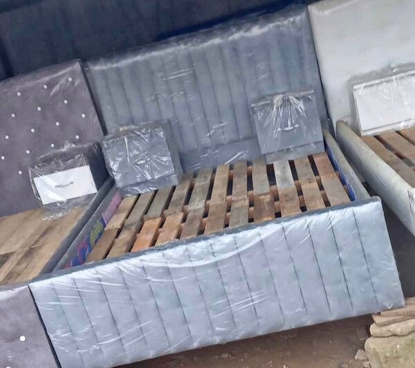 Lit double moderne en bois