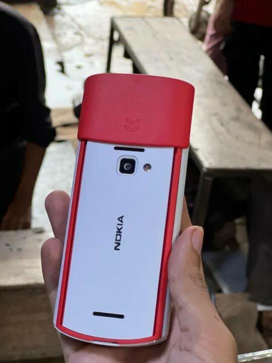 Nokia 5710 XA - 4G mobile phone, built-in wireless headphone