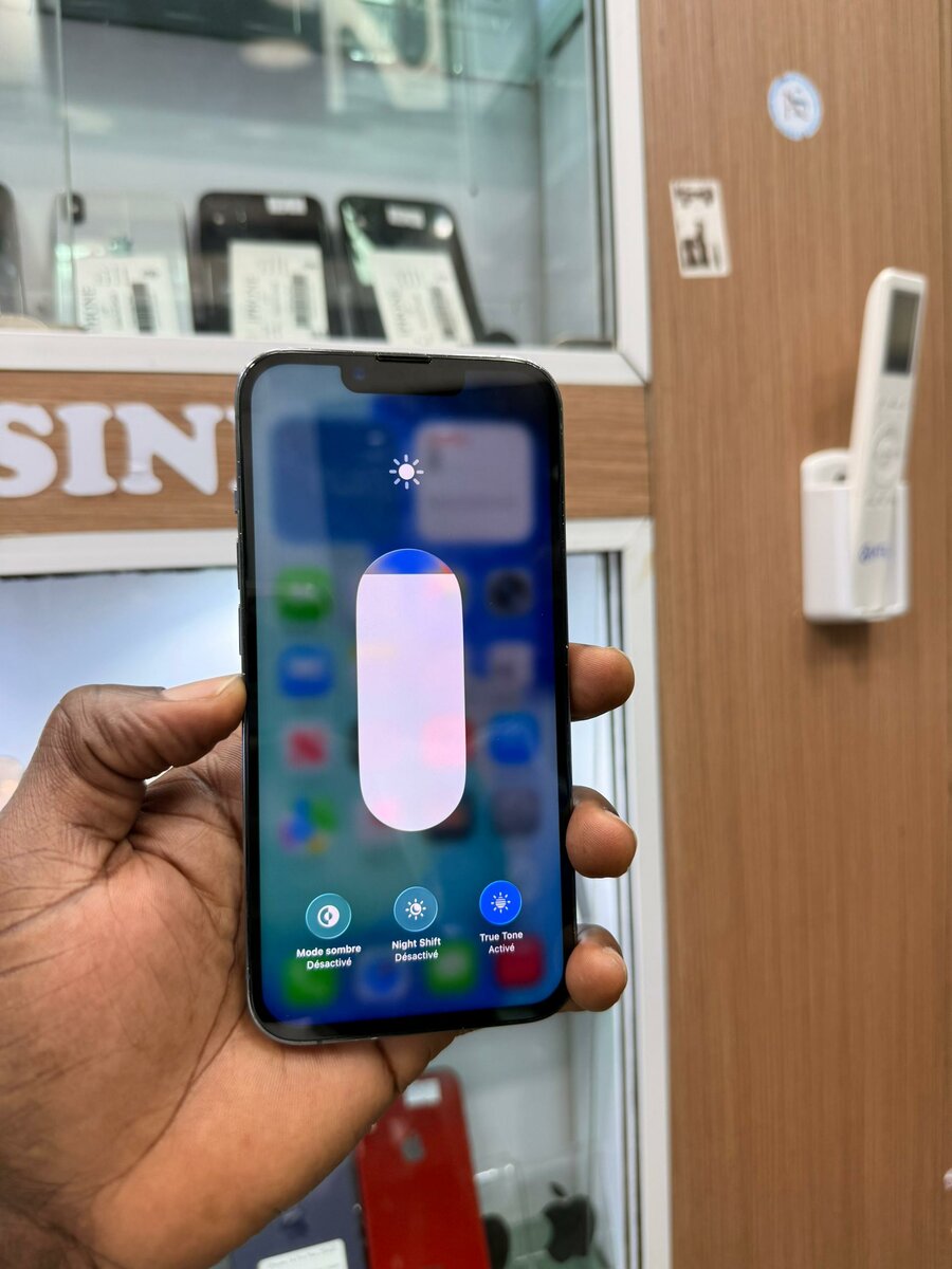 13 pro 128Go tout passe propre