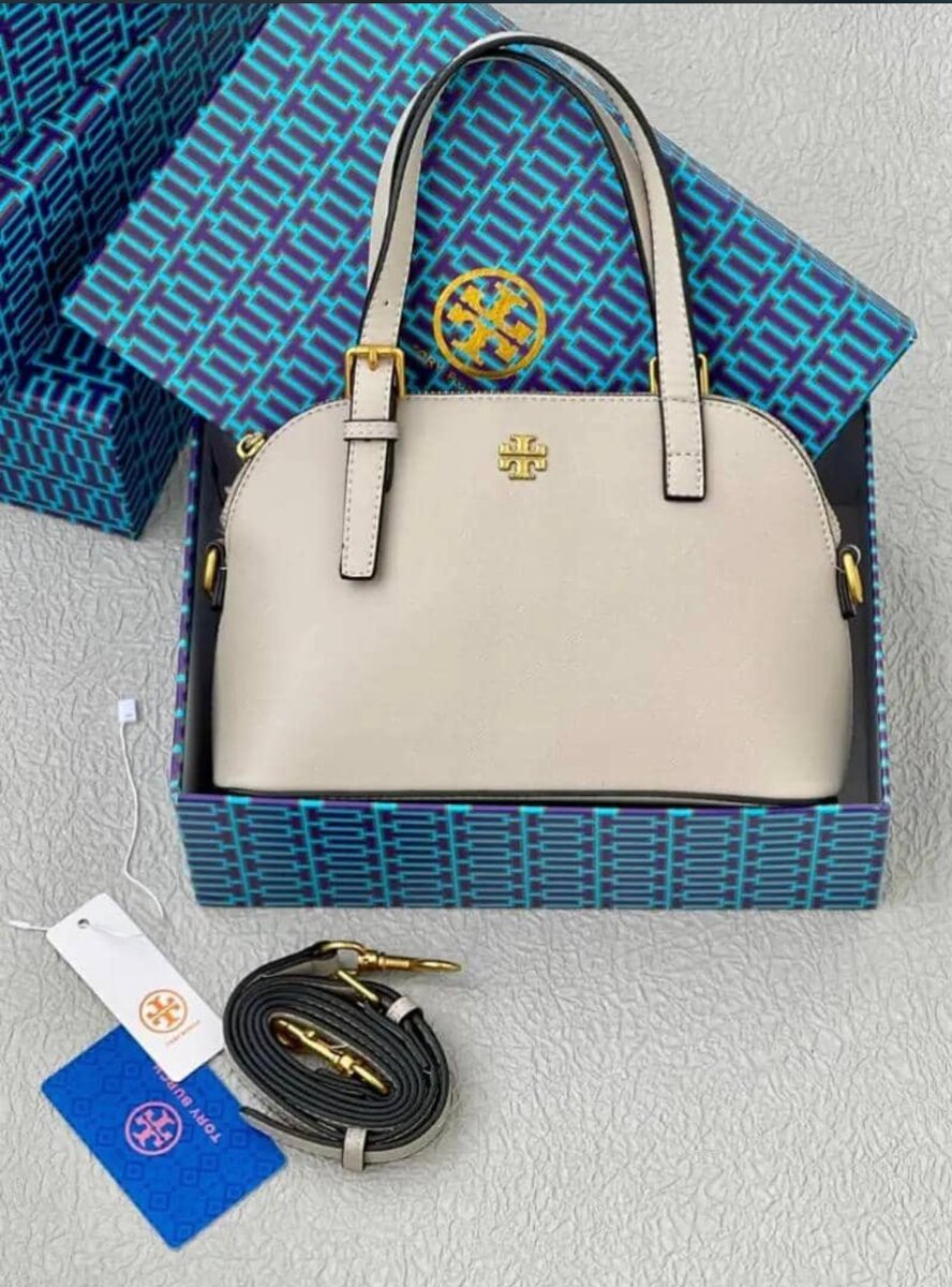 Sac à main élégant cuir brillant