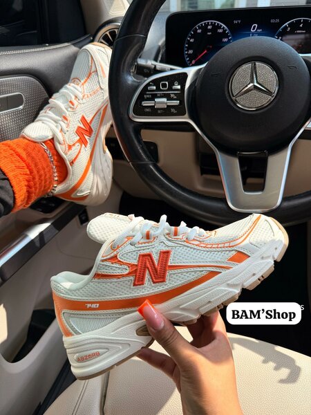 Baskets légères orange et blanc