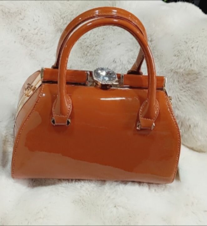 Sac à main verni élégant