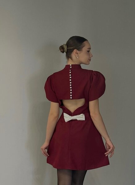 Нежное платье в бордо цвете