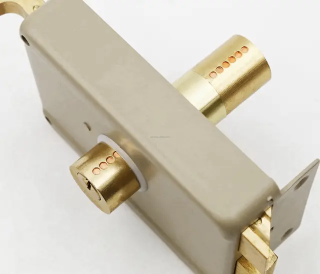 Serrure de porte robuste