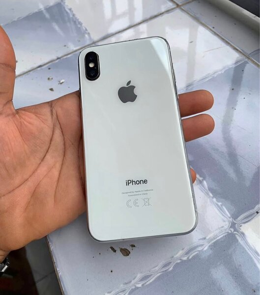 iPhone X argenté excellent état