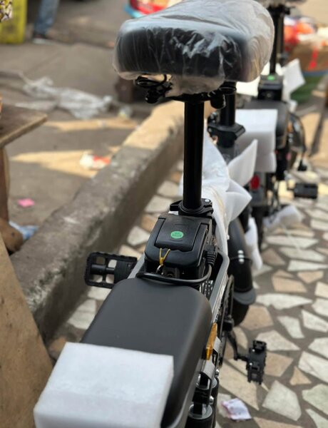 Vélo électrique pliable compact