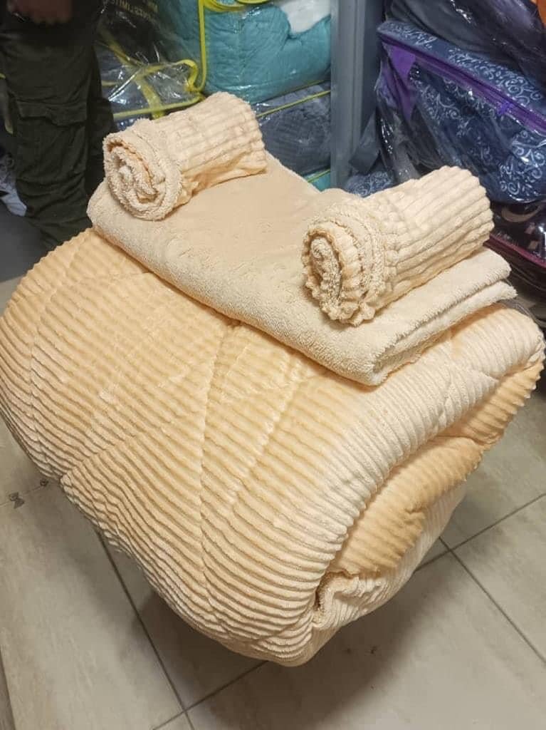 Bedroom set: Corduroy comforter + 2 pillows +1 duvet cover