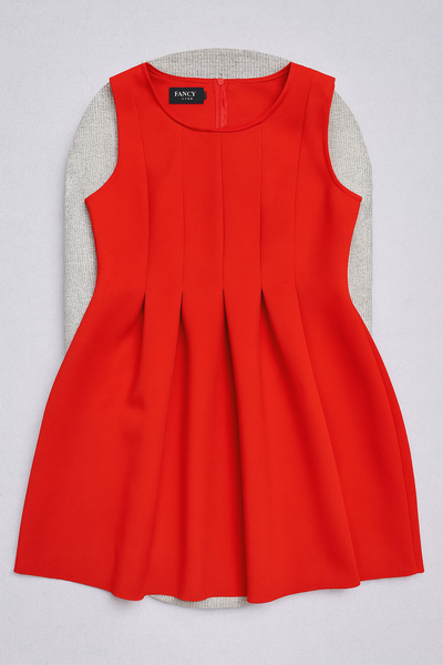 Robe évasée rouge élégante