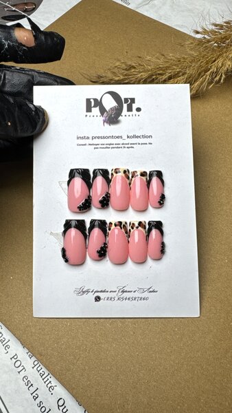Ongles Pressés Roses et Noirs