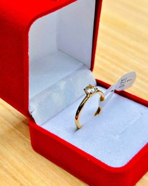 Bague de fiançailles en or avec diamant