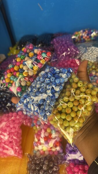 Perles colorées pour artisanat
