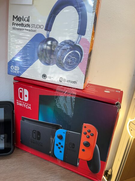 Nintendo Switch avec Joy-Con Neon