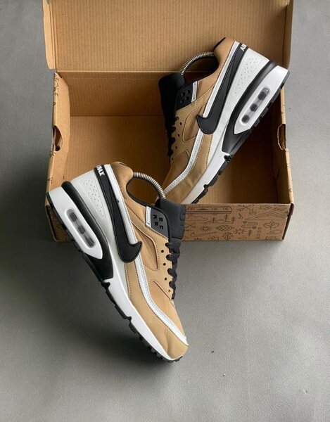 NIKE AIR MAX