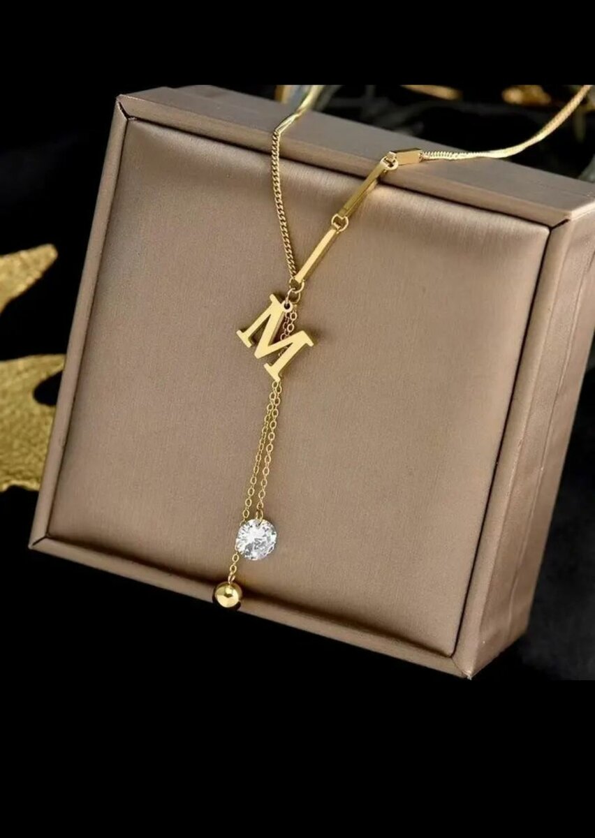 Collier en Or avec Pendentif Lettre M