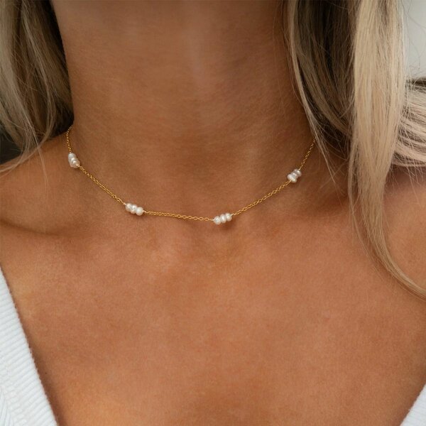 Collier perles doré élégant