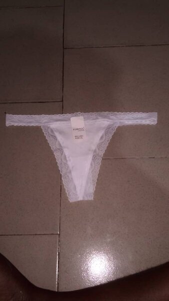 Culottes en dentelle féminine