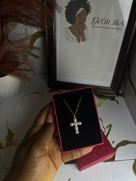 Collier Croix Perles Élégant