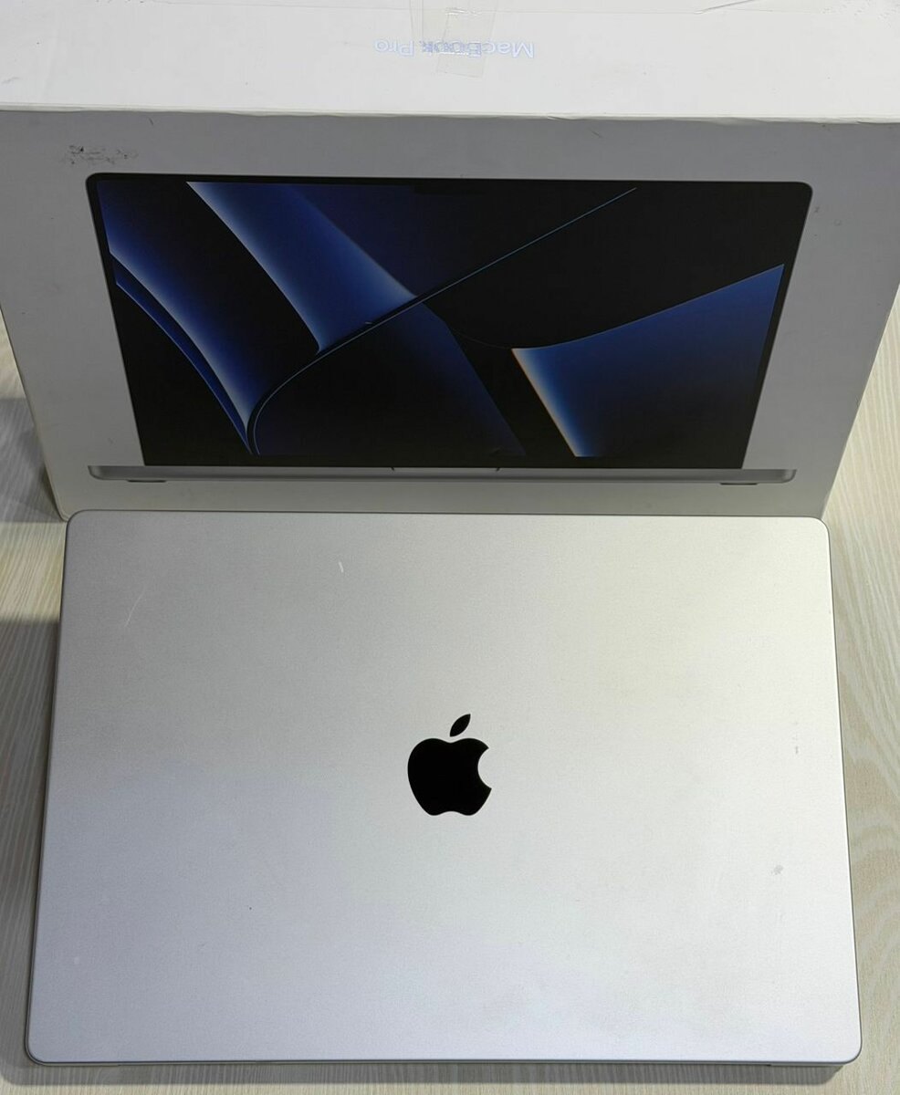MacBook Pro M2 2023