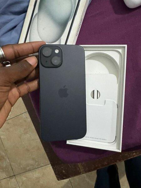 iPhone 15 simple