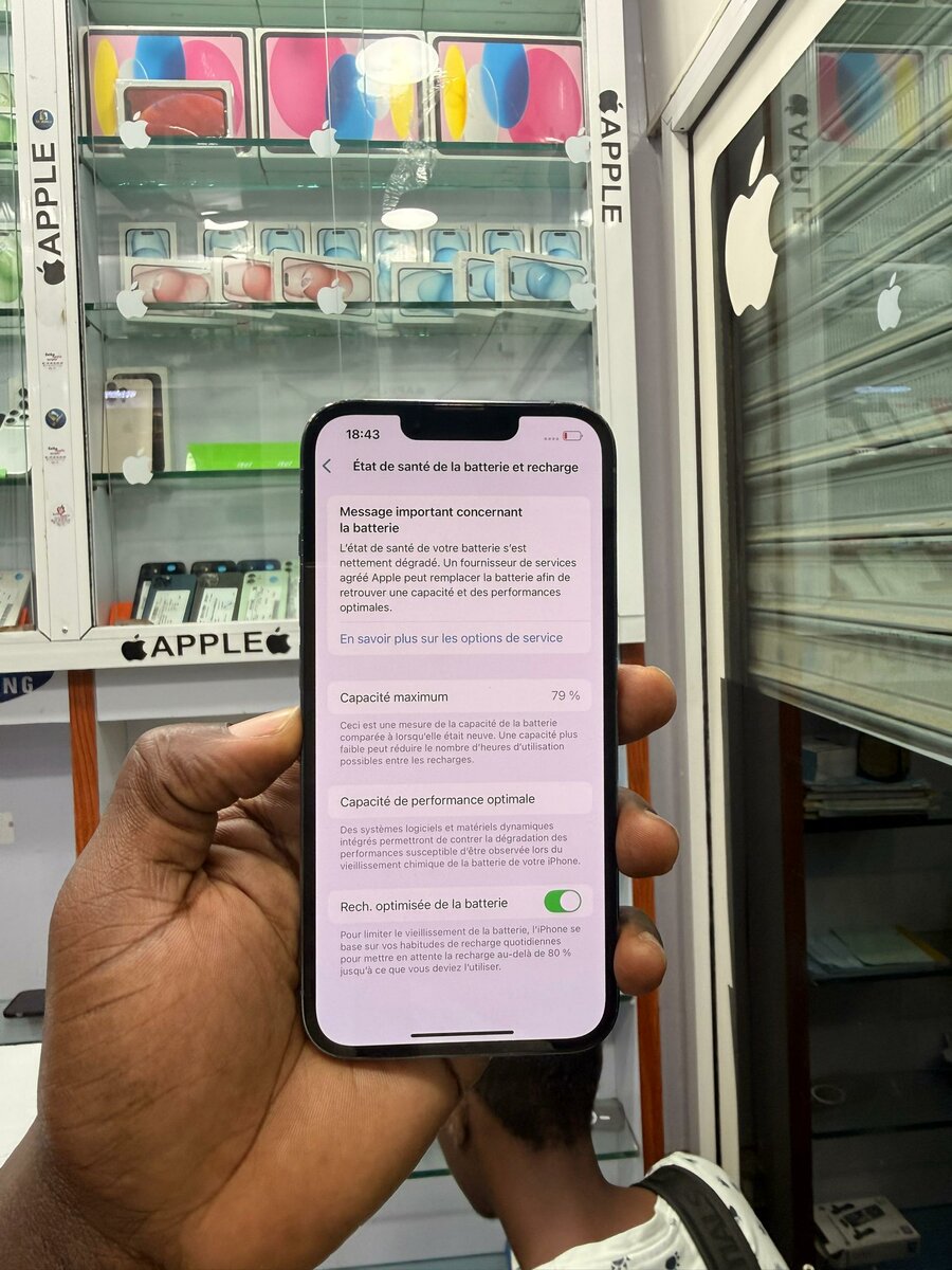 13 pro 128Go tout est dorigin